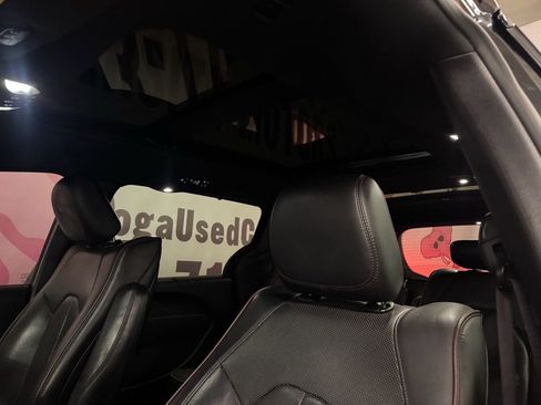 Used 2020 Chrysler Pacifica Limited image 18