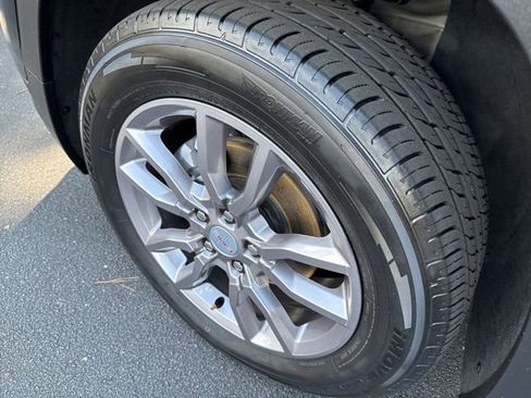 Used 2024 GMC Terrain SLT image 35