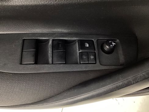 Used 2020 Toyota Corolla LE w/ Carpet Mat Package (TMS) FWD image 33
