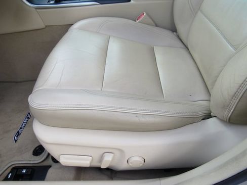 Used 2017 Toyota Camry XLE w/ Moonroof Package FWD image 21