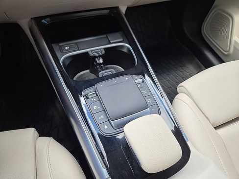 Used 2023 Mercedes-Benz GLA 250 w/ Premium Package image 29