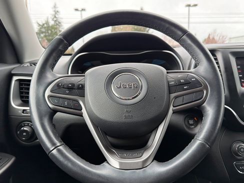 Used 2019 Jeep Cherokee Latitude Plus w/ Cold Weather Group AWD/4WD image 24