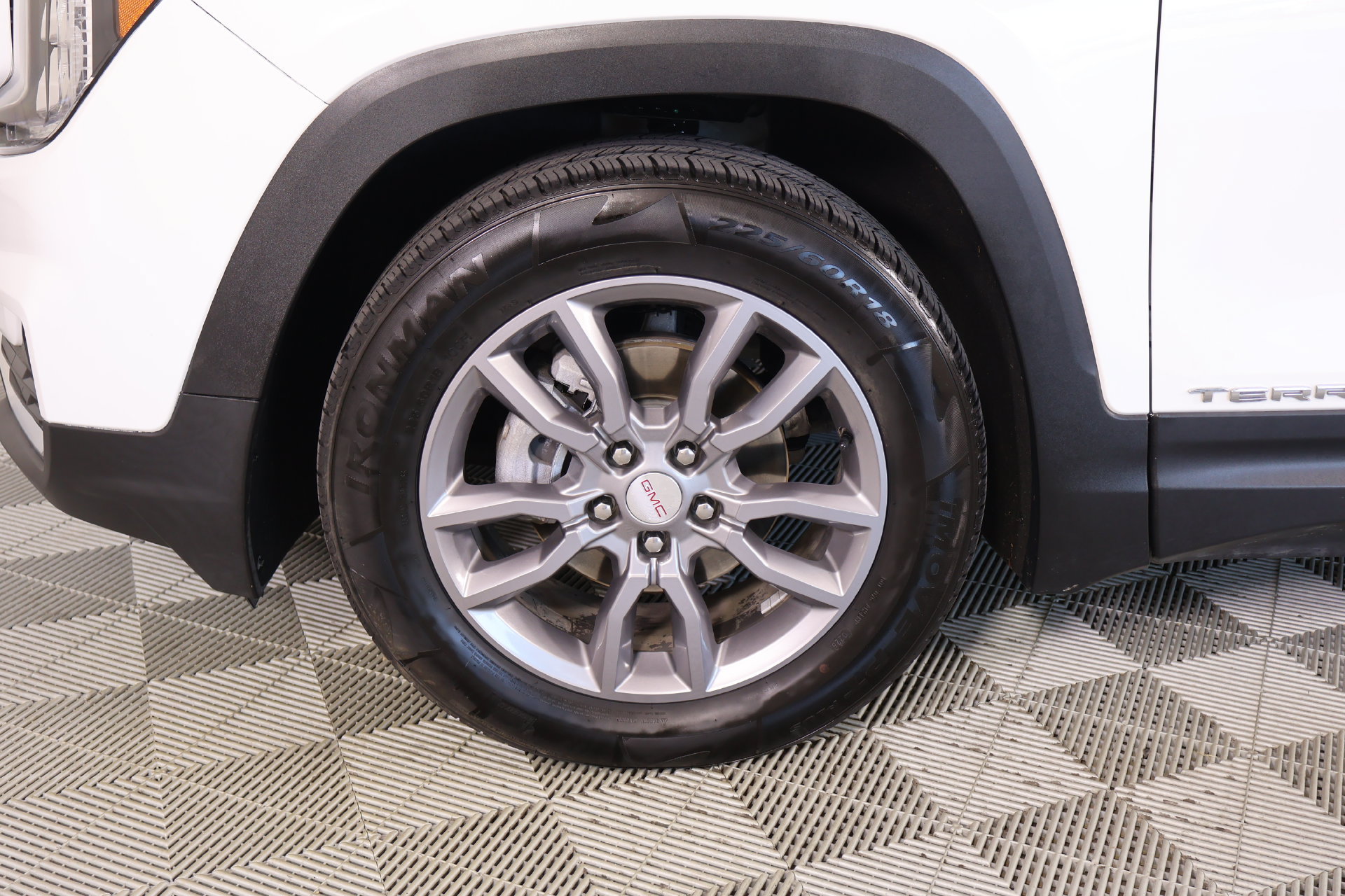 Used 2024 GMC Terrain SLT FWD image 16