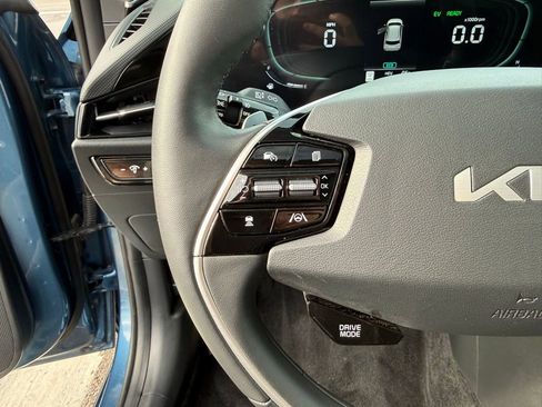 Certified 2023 Kia Niro SX Touring image 16