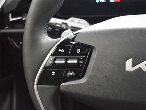 Used 2023 Kia Niro Wave image 10