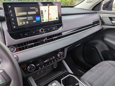 Used 2025 Mitsubishi Outlander SE image 21