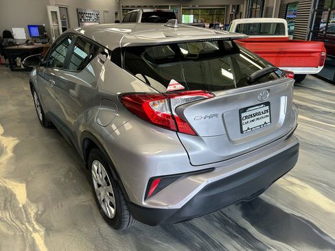 Used 2020 Toyota C-HR LE FWD image 30
