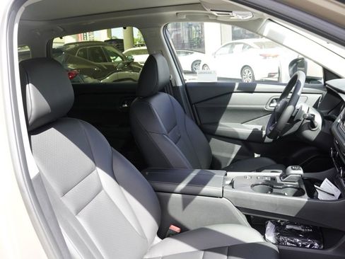 New 2025 Nissan Rogue SV w/ SV Premium Package image 18