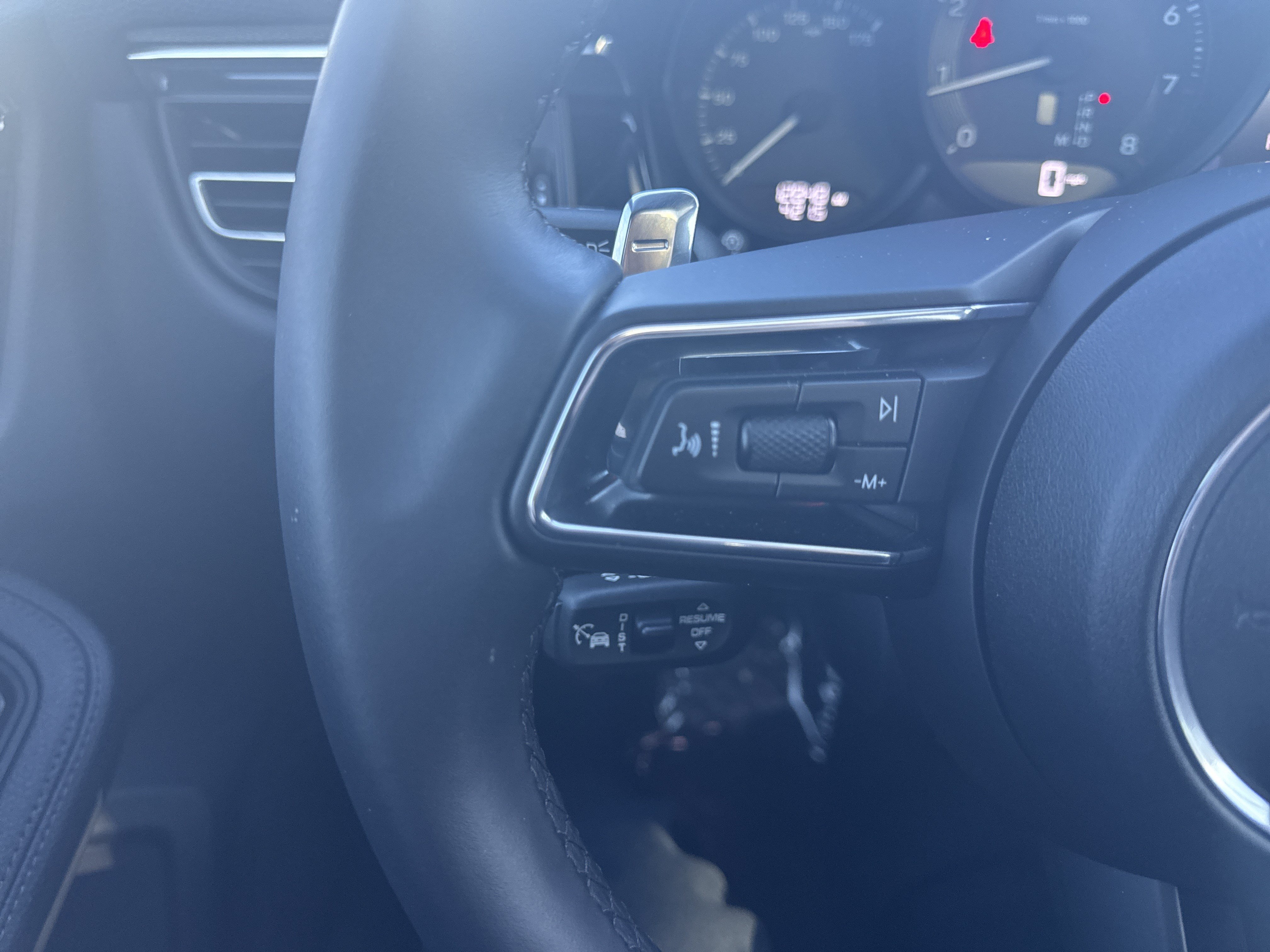 Used 2025 Porsche Macan AWD/4WD image 19