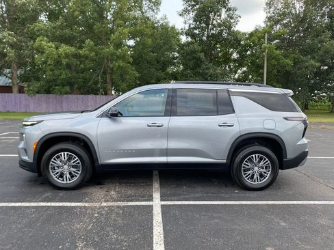 New 2026 Chevrolet Traverse LT w/ LPO, Floor Liner Package AWD/4WD image 4