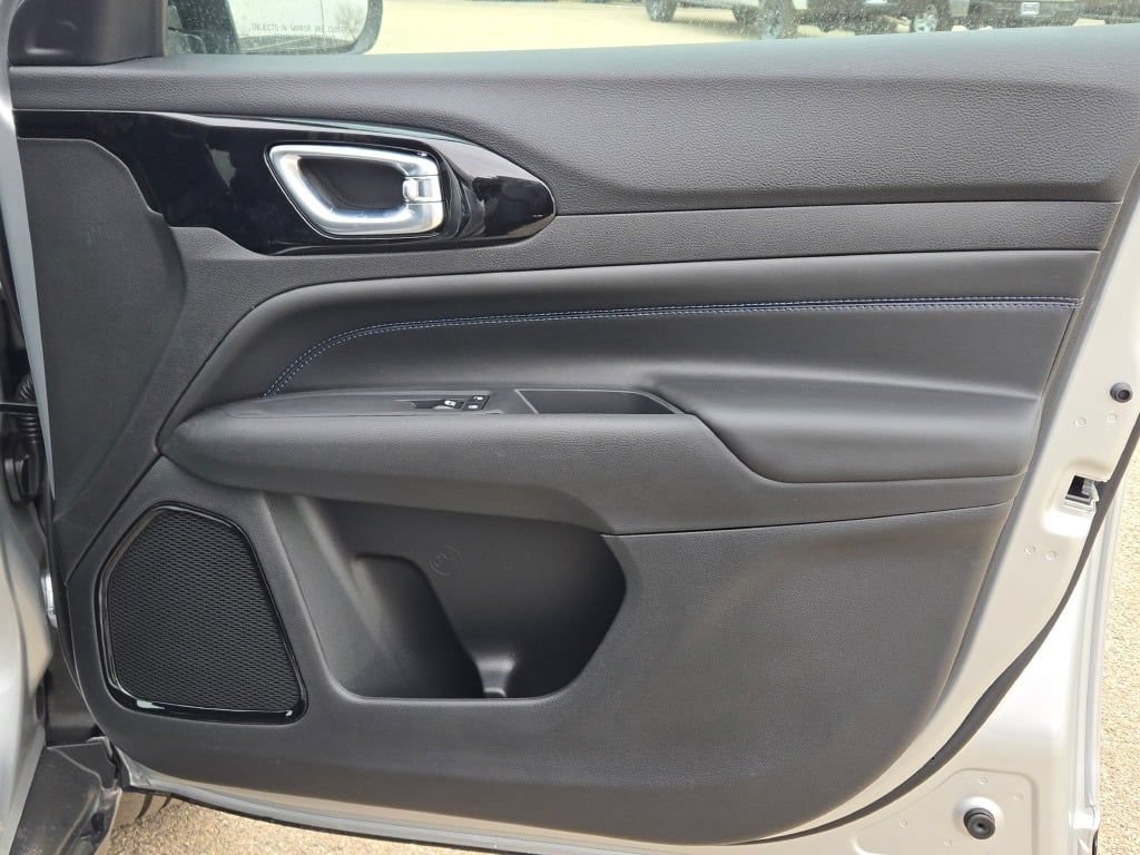New 2026 Jeep Compass Latitude AWD/4WD image 10