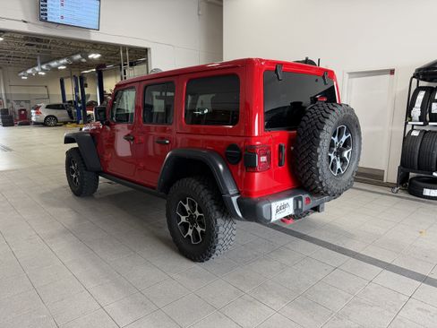 Used 2022 Jeep Wrangler Unlimited Rubicon w/ Steel Bumper Group AWD/4WD image 6