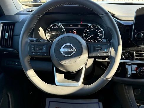 New 2025 Nissan Pathfinder SL w/ SL Premium Package image 24