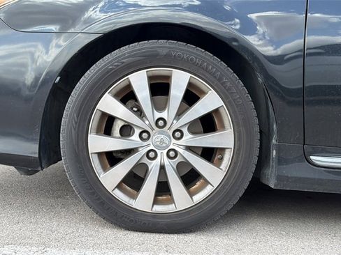 Used 2011 Toyota Avalon Limited image 9