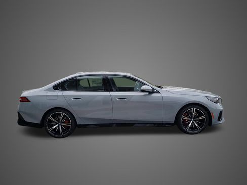 New 2027 BMW 530i xDrive w/ M Sport Package AWD/4WD image 4