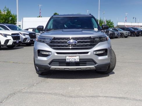 Used 2023 Ford Explorer XLT w/ Equipment Group 202A RWD image 2