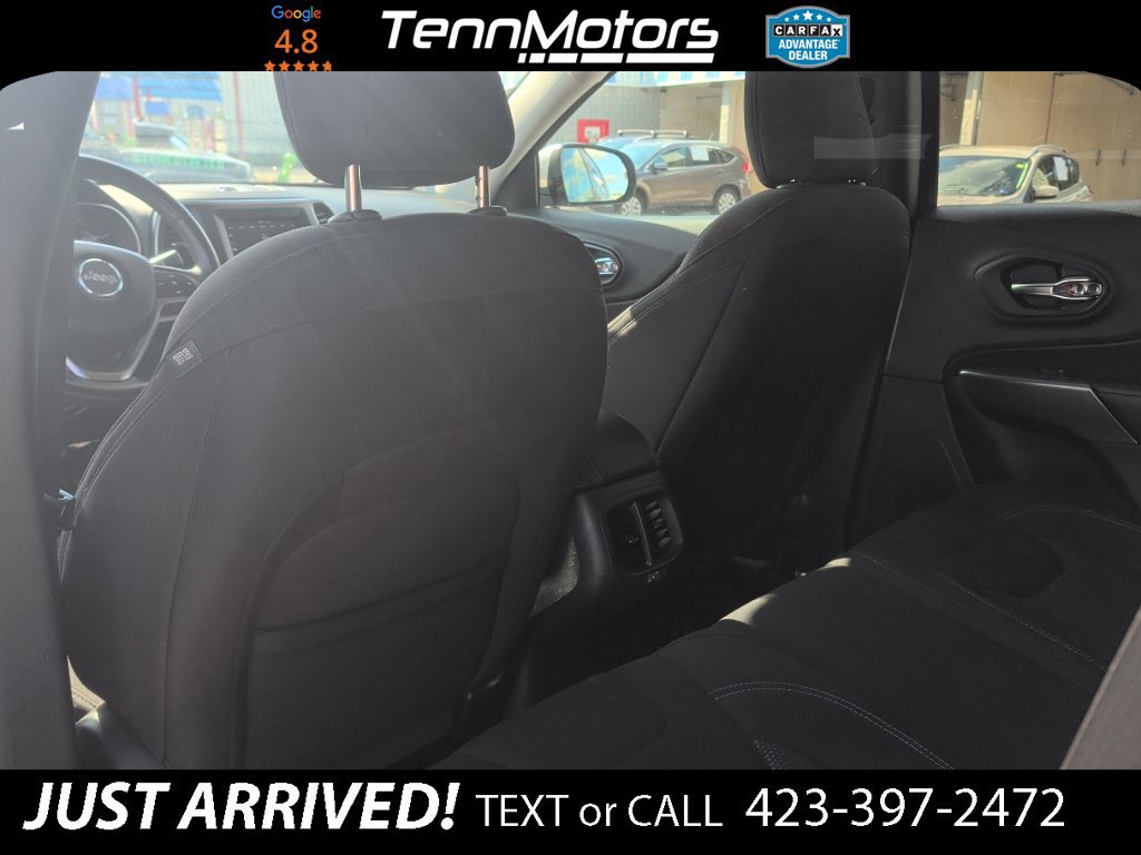 Used 2019 Jeep Cherokee Latitude w/ Cold Weather Group AWD/4WD image 15