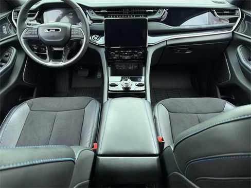 Used 2023 Jeep Grand Cherokee Trailhawk image 19