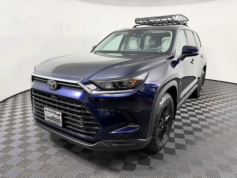 Used 2024 Toyota Grand Highlander XLE image 3