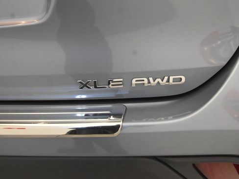 Used 2024 Toyota Highlander XLE image 49