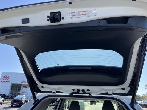 Used 2022 Toyota RAV4 XLE Premium image 25