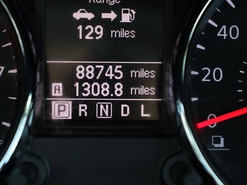 Used 2013 Nissan Rogue SV w/ Premium Pkg image 7