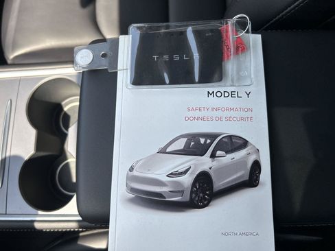 Used 2023 Tesla Model Y Long Range AWD/4WD image 24