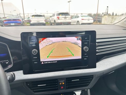 Used 2025 Volkswagen Jetta SE image 17