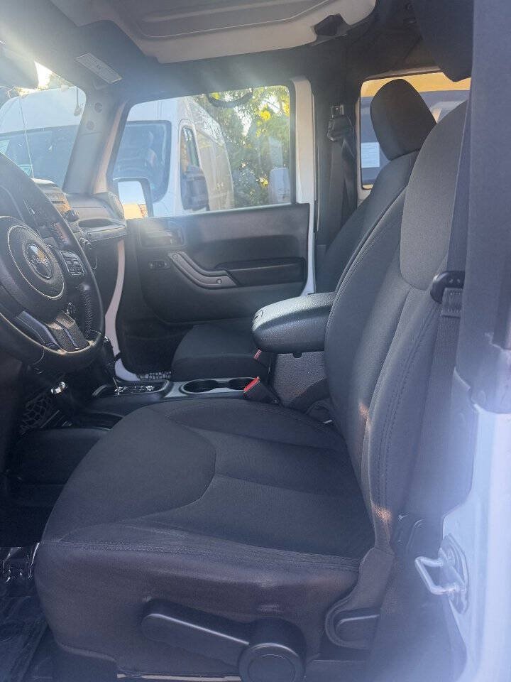 Used 2017 Jeep Wrangler Sport AWD/4WD image 5