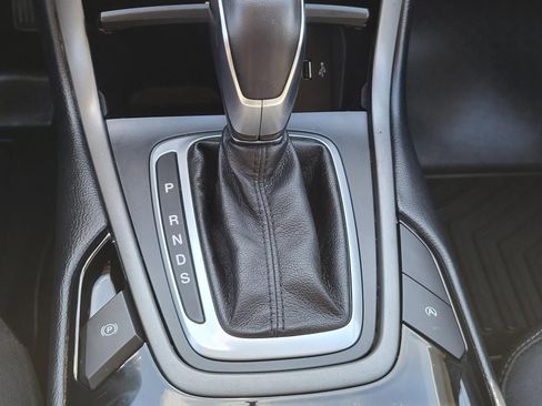 Used 2018 Ford Edge SE image 30