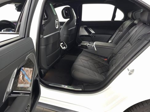 Used 2026 BMW 750e xDrive w/ Luxury Rear Seating Package AWD/4WD image 35