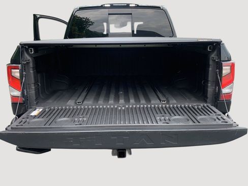 Used 2021 Nissan Titan PRO-4X w/ Pro-4x Convenience Package AWD/4WD image 11