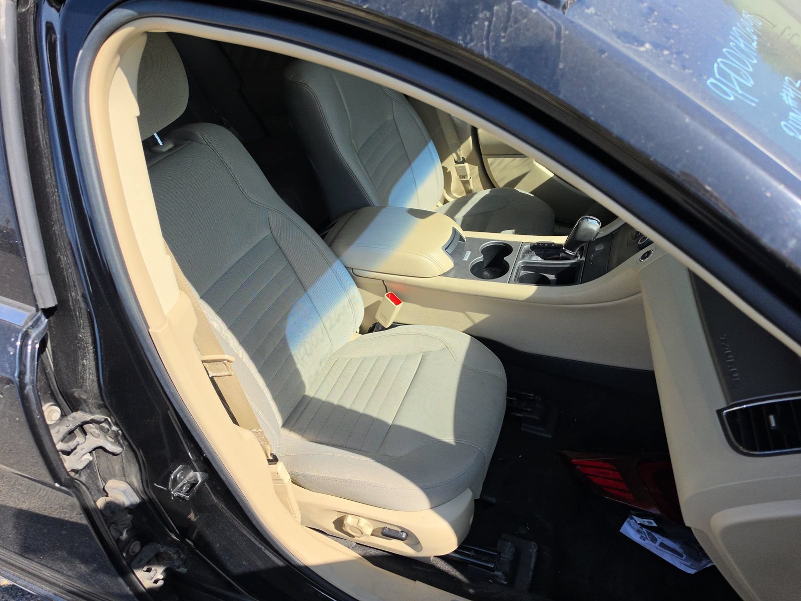 Used 2018 Ford Taurus SE FWD image 11