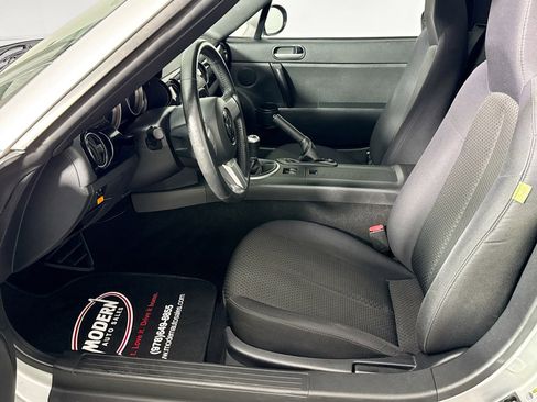 Used 2006 MAZDA MX-5 Miata image 16