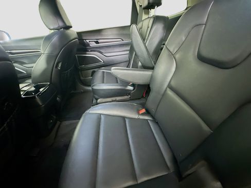 Used 2025 Kia Telluride S FWD image 27