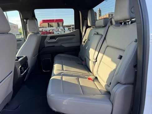 Used 2023 GMC Sierra 1500 SLT w/ SLT Premium Package AWD/4WD image 11