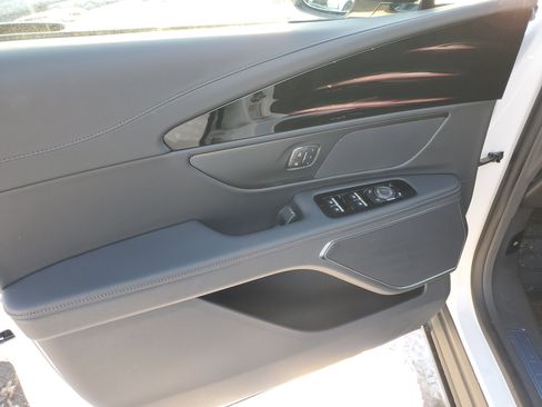 New 2026 Lincoln Nautilus Premier image 8