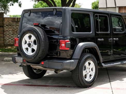 Used 2021 Jeep Wrangler Unlimited Sport image 17