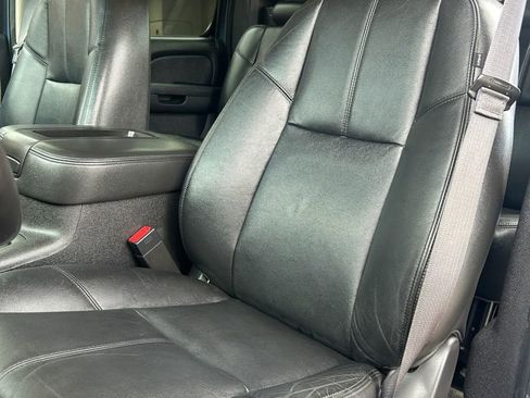 Used 2013 Chevrolet Avalanche LT image 15