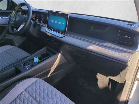 Used 2025 Volkswagen Tiguan S image 22