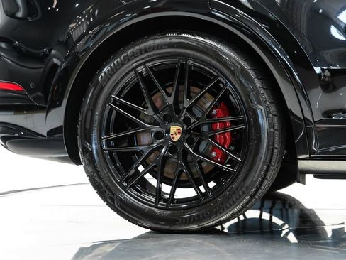 Used 2025 Porsche Cayenne GTS AWD/4WD image 72