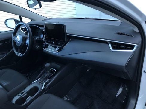 Used 2025 Toyota Corolla LE image 23