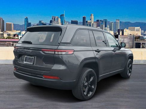 New 2025 Jeep Grand Cherokee Altitude image 4