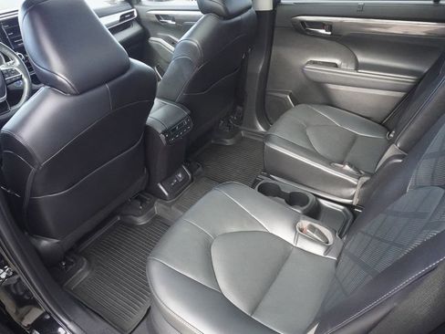 Used 2022 Toyota Highlander Platinum image 29