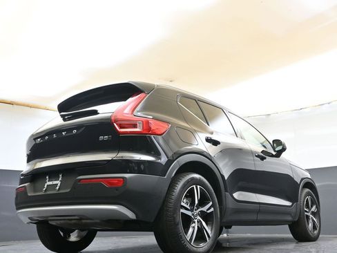 Certified 2025 Volvo XC40 B5 Core image 33