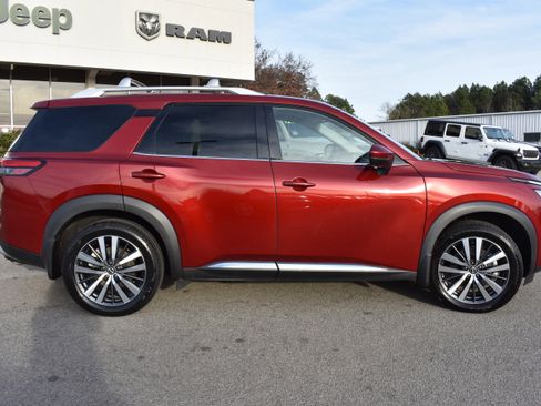 Used 2022 Nissan Pathfinder Platinum w/ Cargo Package image 10