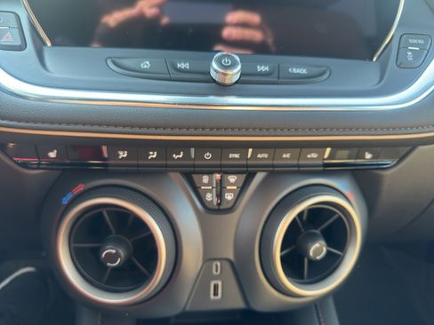 Used 2025 Chevrolet Blazer Premier image 24