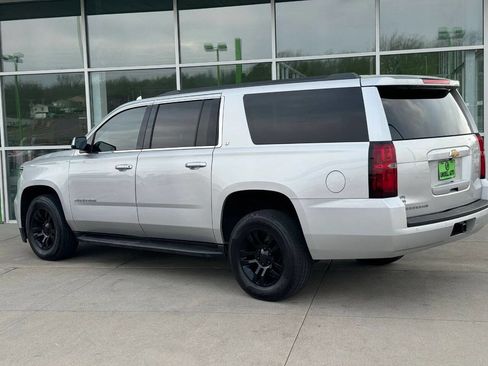 Used 2019 Chevrolet Suburban LT image 5