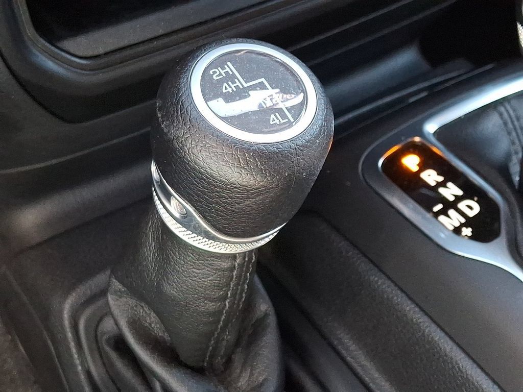 Used 2021 Jeep Wrangler Sport AWD/4WD image 23