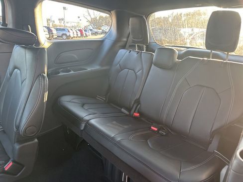 New 2026 Chrysler Pacifica Select image 26